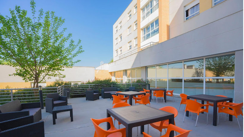 Residencia De Mayores Amavir Villaverde