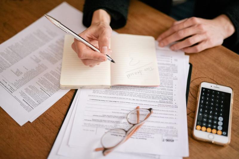 Calculando la deducción fiscal por cuidar de un ascendiente mayor